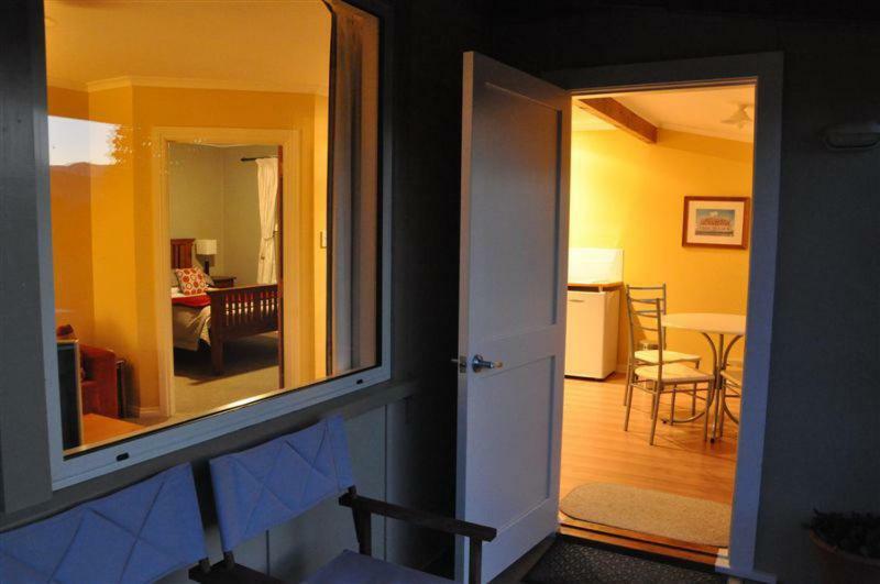 Blue Thistle Cottages Te Anau Exterior foto